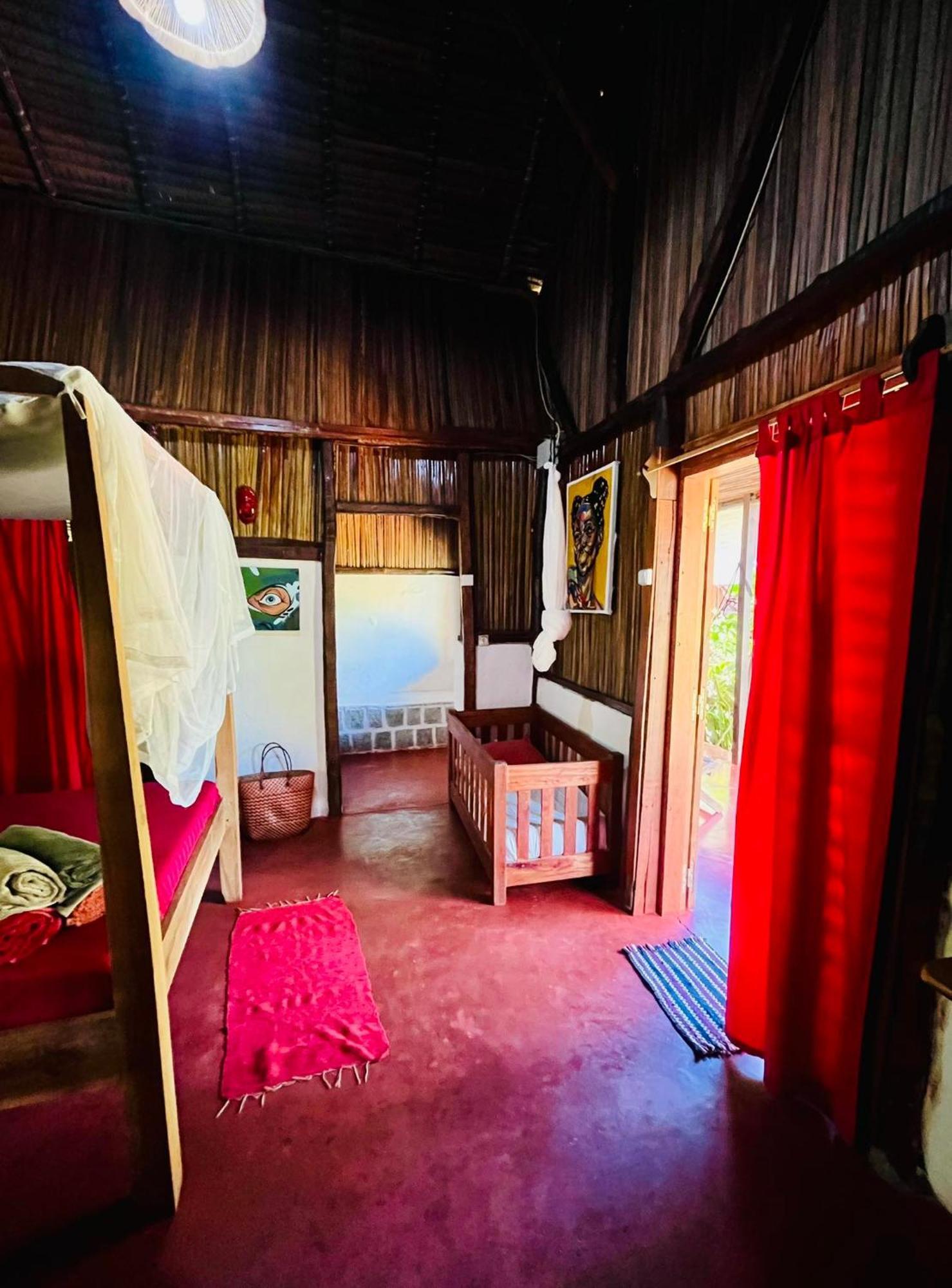 Tamarin Lodge Ampangorinana Esterno foto