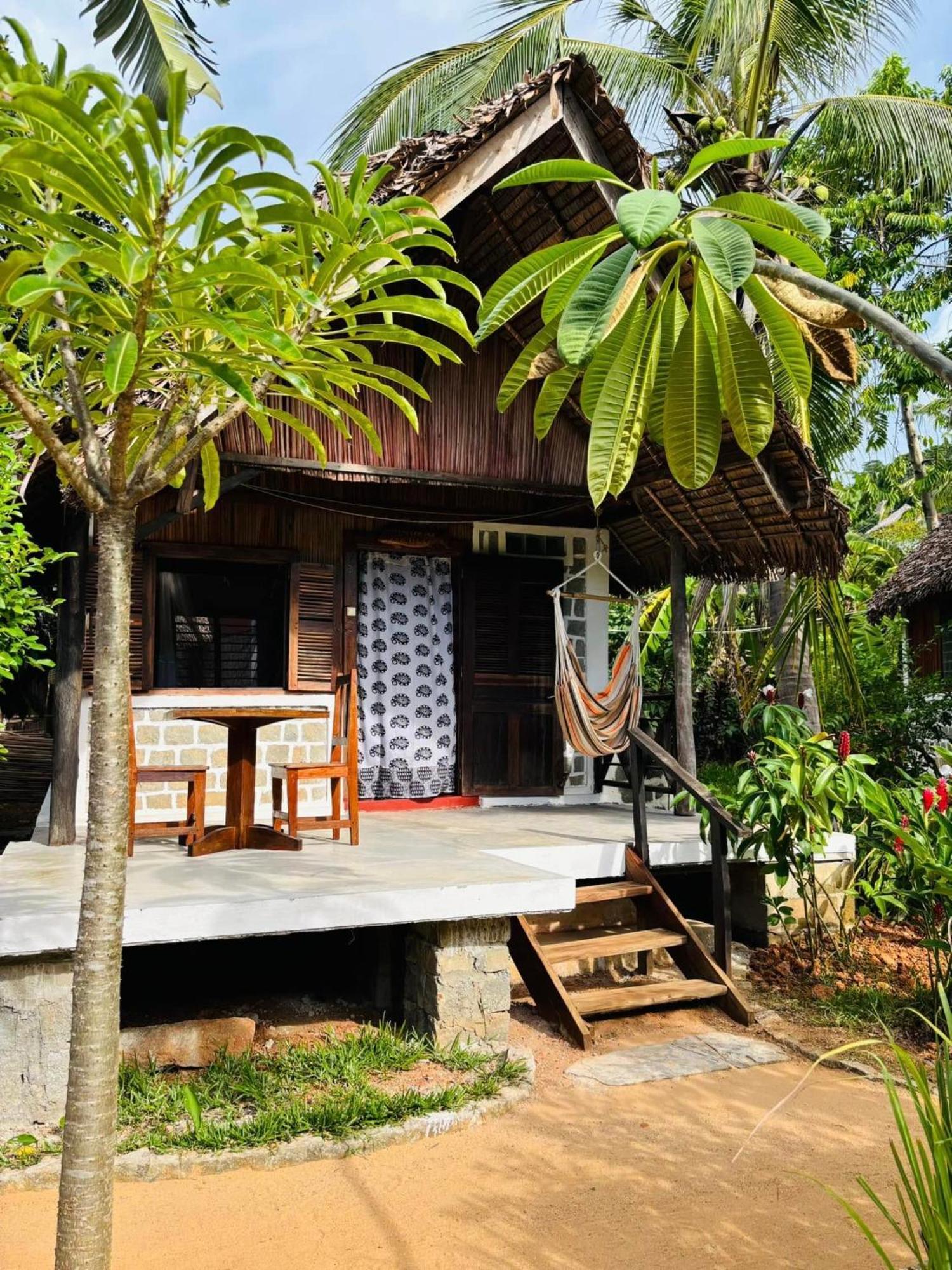 Tamarin Lodge Ampangorinana Esterno foto